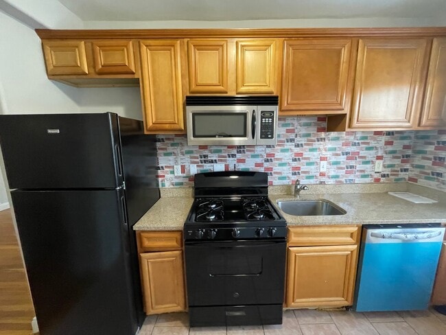 Photo - 21 Shepard St Apartments