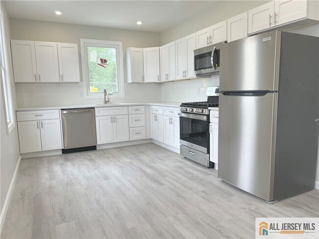 Foto del edificio - 588 Livingston Ave
