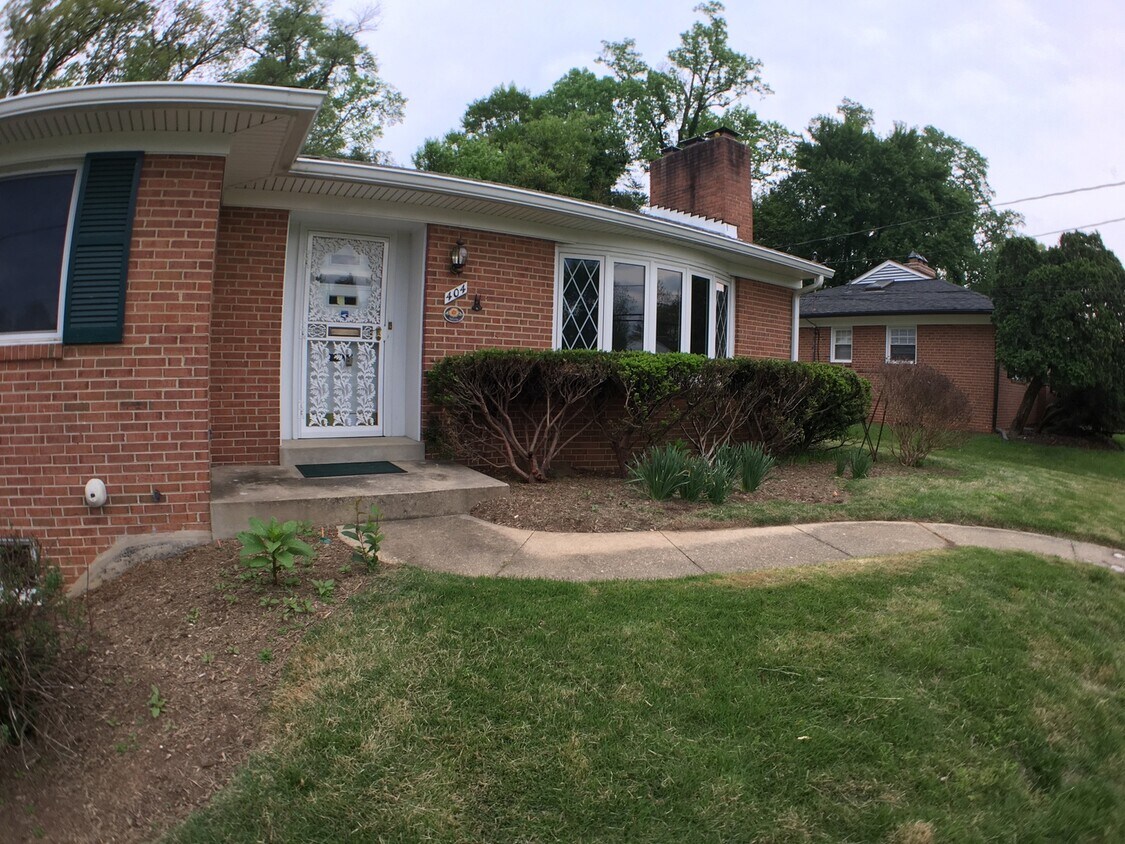 Primary Photo - 404 Burnt Mills Ave