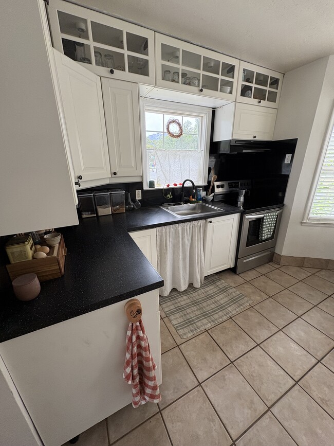 Kitchen - 2962 S Adams St