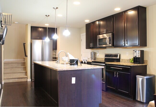 Building Photo - Beautiful DuPont 3 bedroom + Loft + Den Home