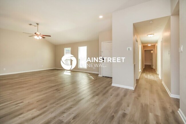 Building Photo - 3 Bedroom Pet-Friendly Home in Missouri City, TX with Main Street Renewal