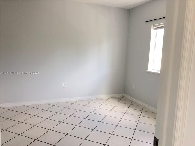 Foto del edificio - 3051 SW 27th Ave