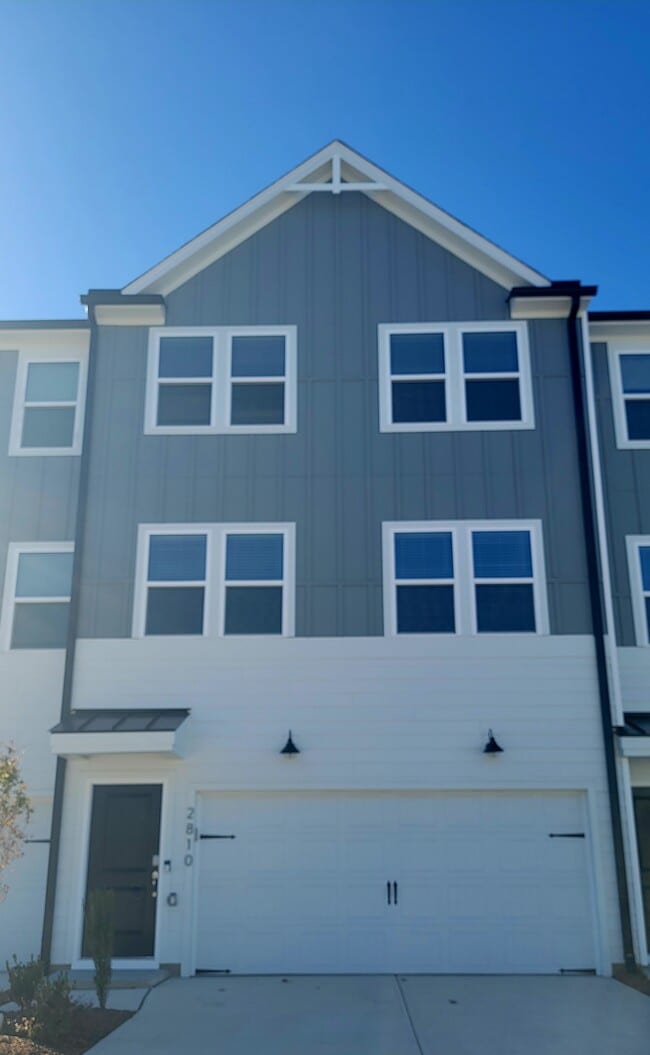 Building Photo - 2810 Farmhouse Dr