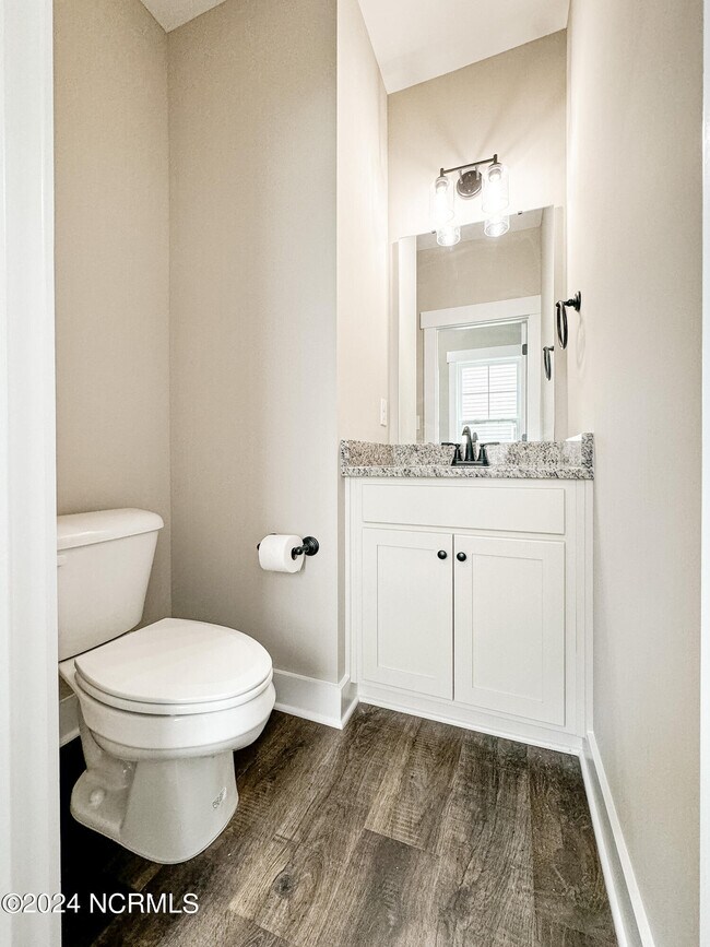 Foto del edificio - 210 Hawks Bluff Dr