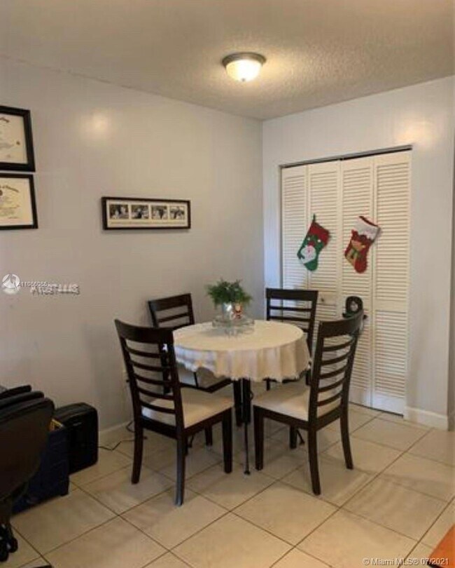 Building Photo - 1735 W 60th St