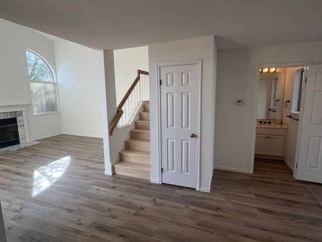 Building Photo - Lovely 2 Bedroom Home in Pinole Shores