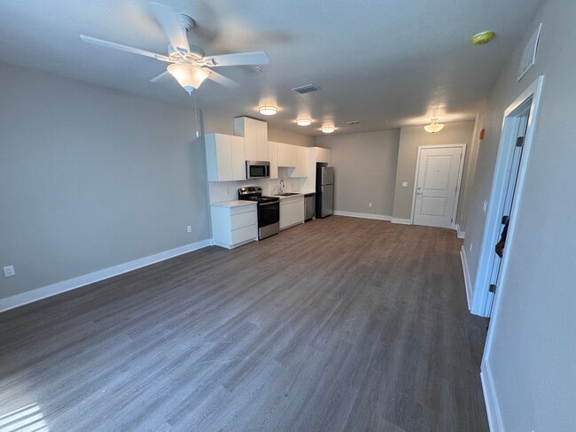 1 Bedroom 1 Bathroom - Living Room - Burlington Post II