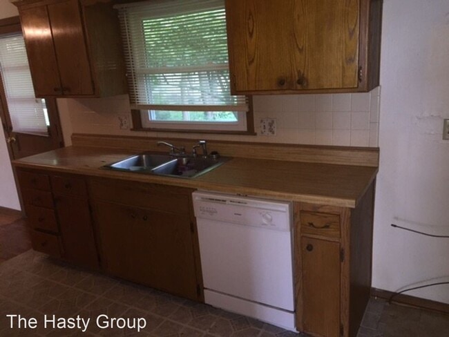 Building Photo - 5 br, 2 bath House - 6114 E 107th Terrace