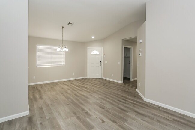 Foto del edificio - 8809 W Colorful Pines Ave