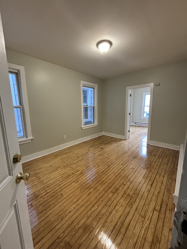 189 Elmwood Ave 4 - 188 Elmwood Ave