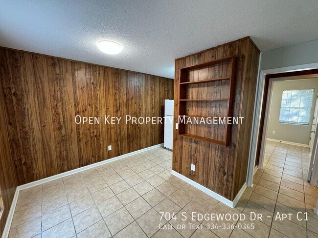 Foto del edificio - 704 S Edgewood Dr