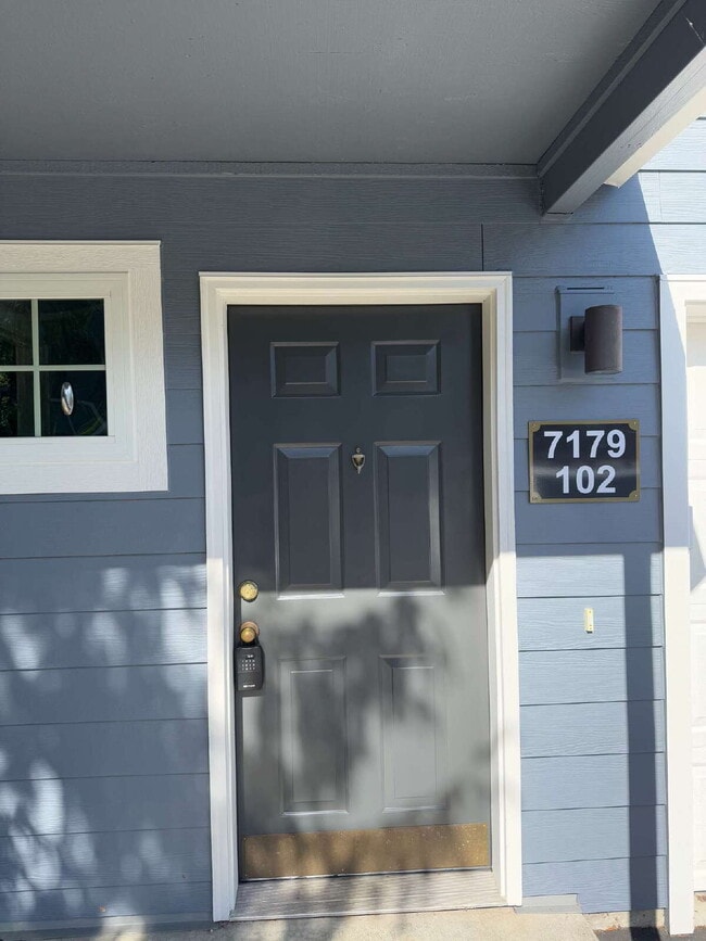 Building Photo - **Half Off Third Months Rent** 2 Bedroom Condominium