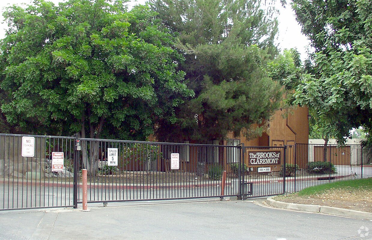 Building Photo - The Brooks of Claremont
