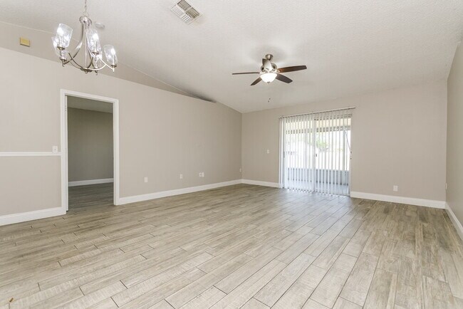 Foto del edificio - 16213 Wilkinson Dr