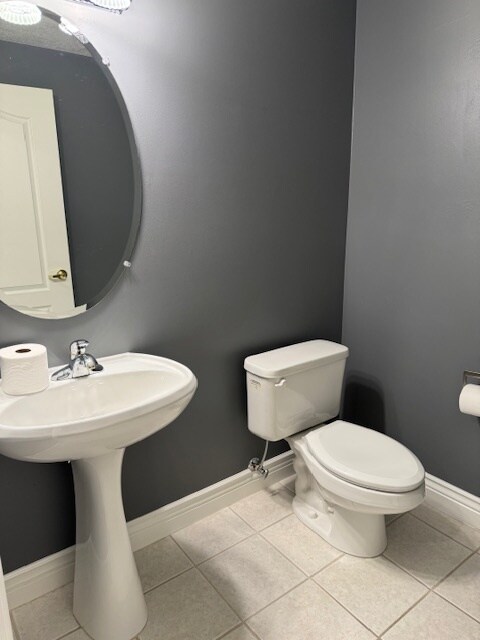 1/2 bathroom off entry - 3075 E Kennedy Dr