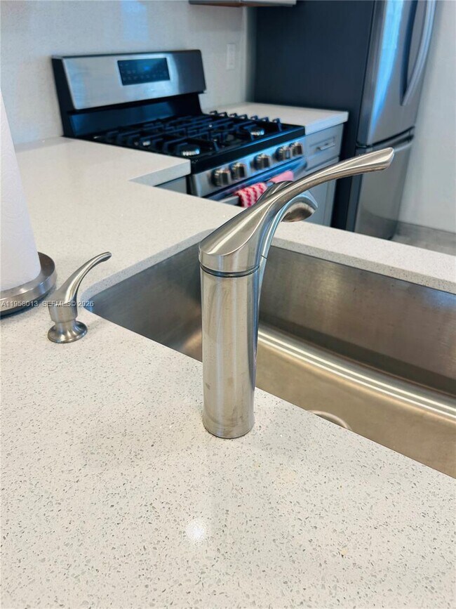 Foto del edificio - 1729 N 16th Ct