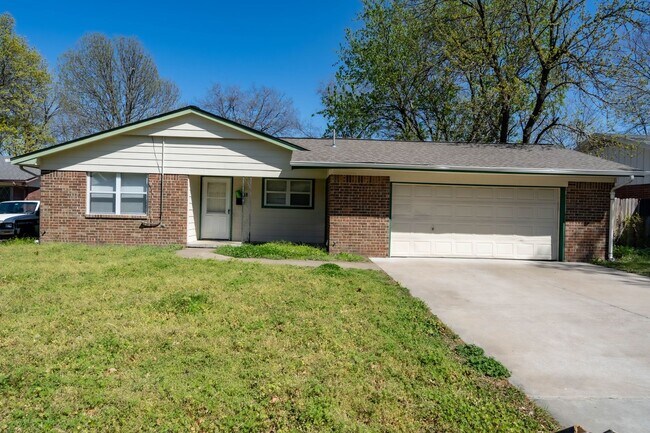 Foto del edificio - 3 Bed / 2 Bath in Central Tulsa!