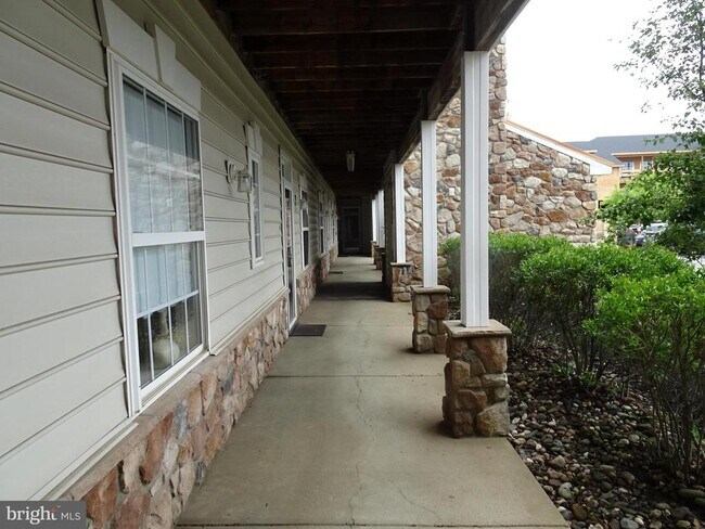 Foto del edificio - 101 Colonial Downs Ct