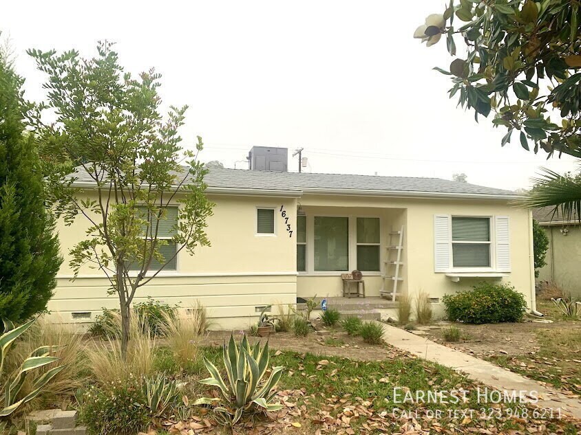 Primary Photo - 16737 Magnolia Blvd