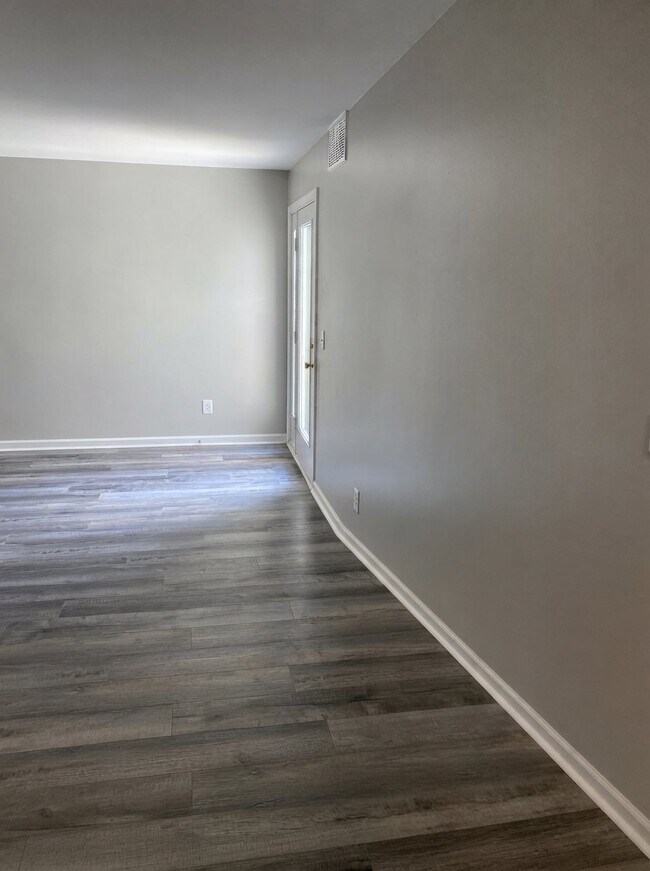 Building Photo - 1085 Merrimar Cir N