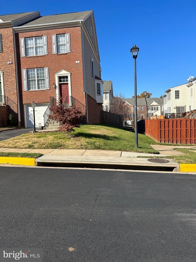 9841 Cheshire Ridge Cir, Manassas, VA 20110 Townhome Rentals in