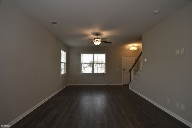 Building Photo - 3 br, 2.5 bath House - 245 McClellan Way