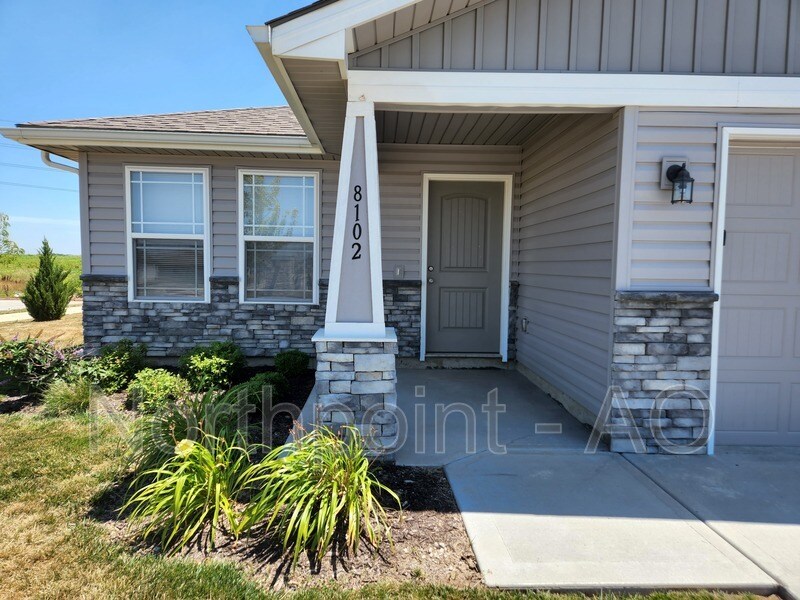 8102 SW 1st St, Blue Springs, MO 64014 Townhome Rentals in Blue Springs MO