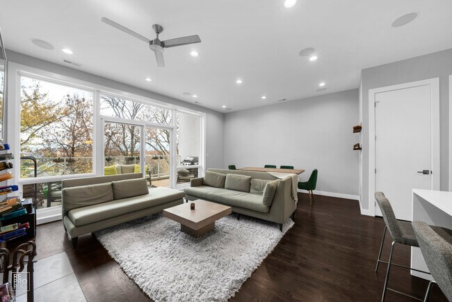 Foto del edificio - 2901 W Belden Ave