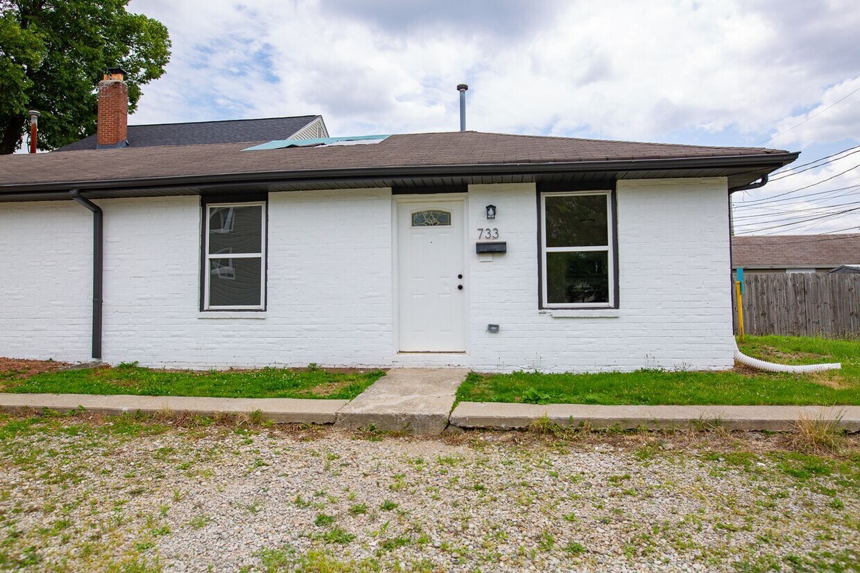 Primary Photo - 733 E Deshler Ave