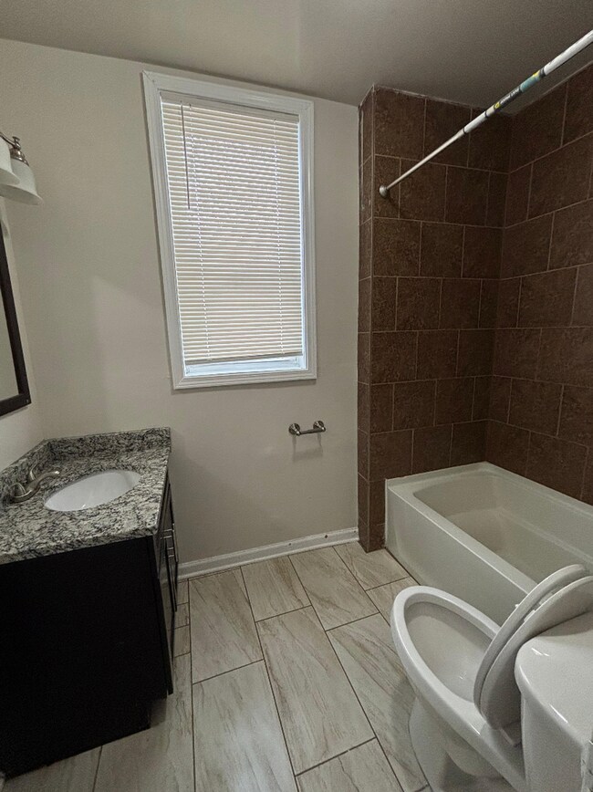 Building Photo - 6949 S Woodlawn Ave