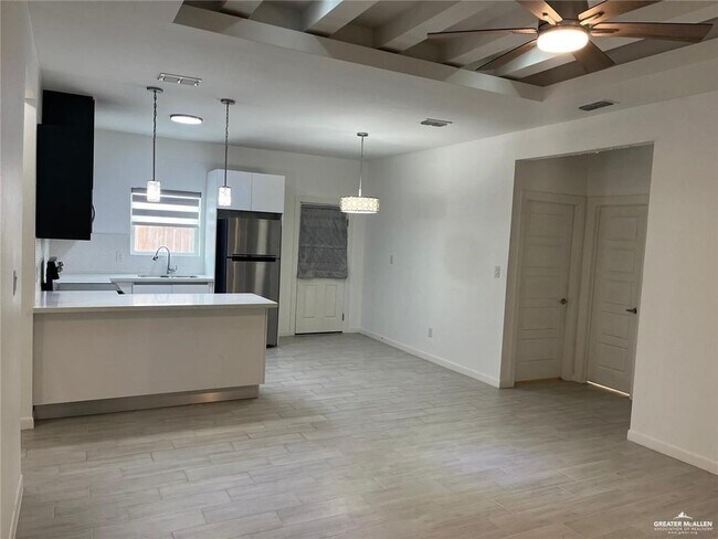 Foto del edificio - 12 West Dr