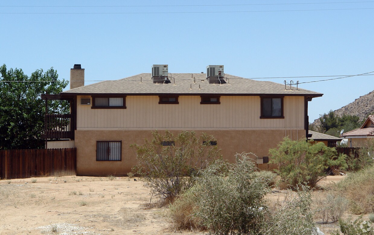 Building Photo - 15565 Rancherias Rd