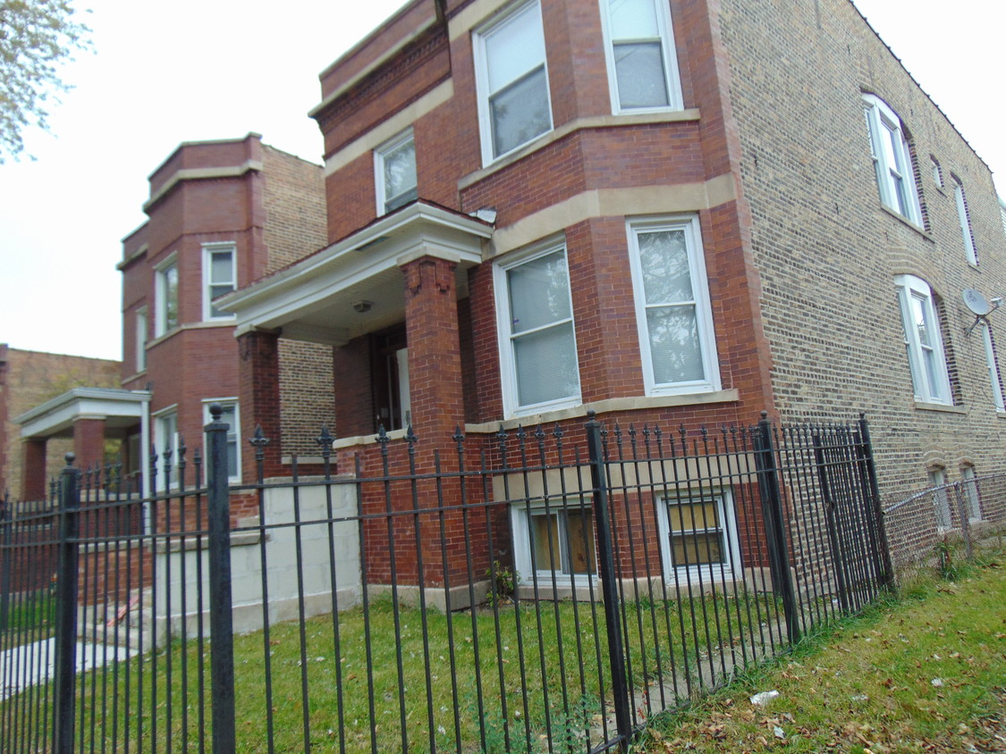 Primary Photo - 7843 S Burnham Ave