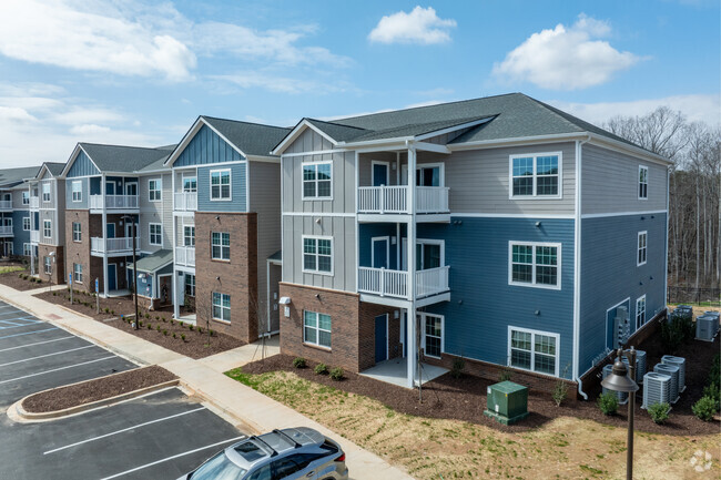 Building Photo - Ridge at Rolling Hills