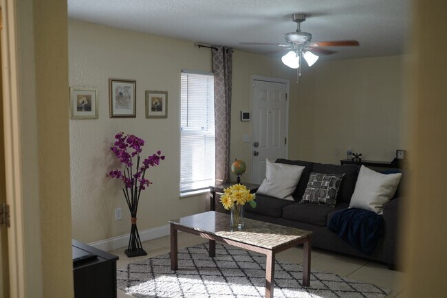 Foto del edificio - 4455 Lemans Drive, Unit 4