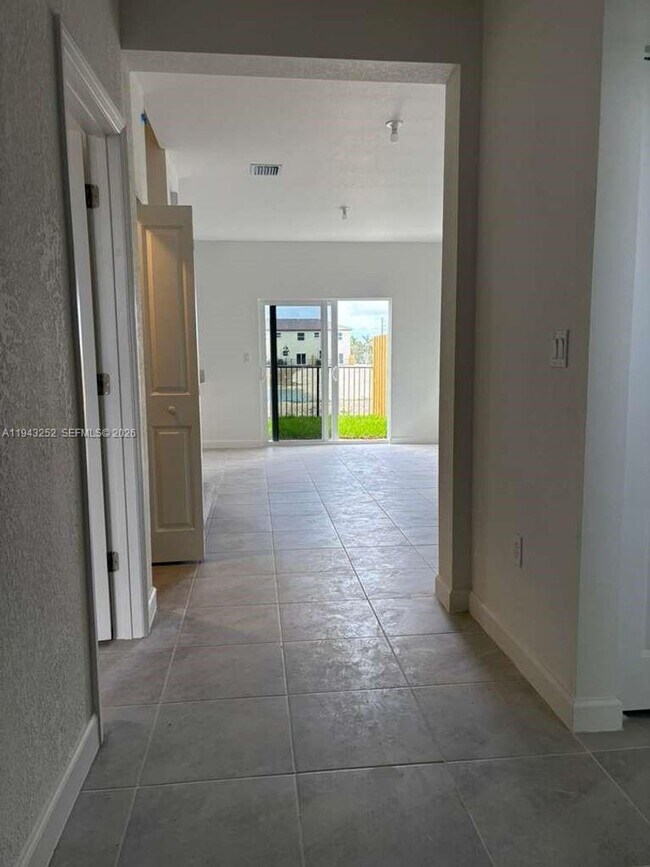 Foto del edificio - 2708 SE 26th Ave