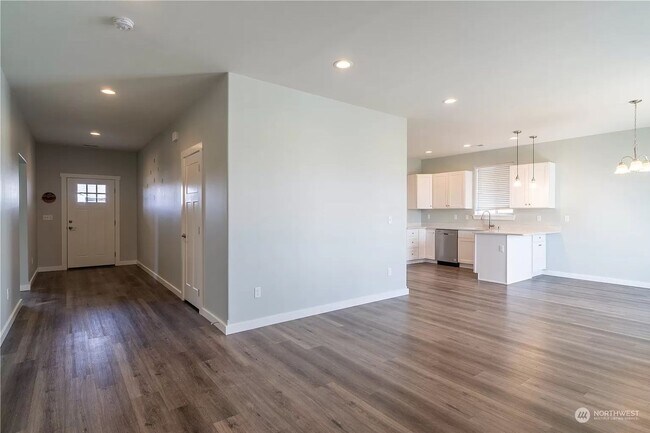 Building Photo - Pet Friendly Newer Construction Home!