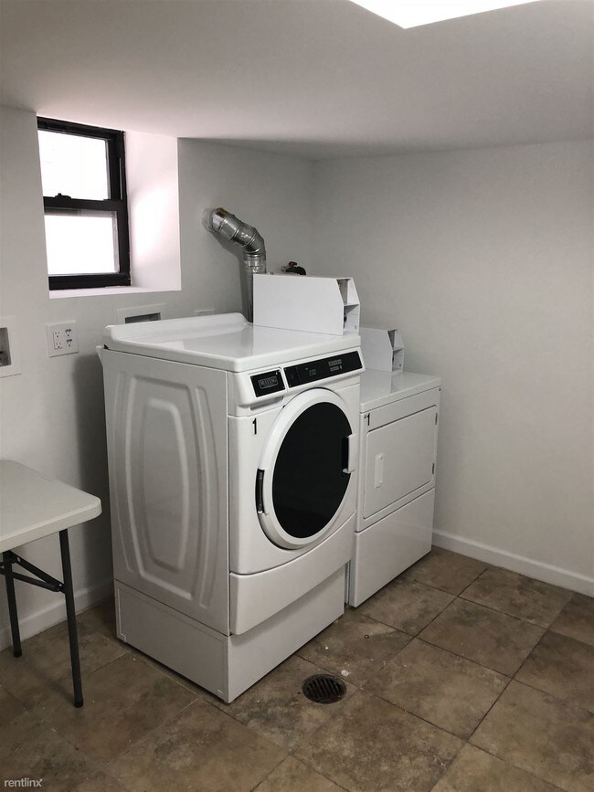 Foto del edificio - 3 br, 1.5 bath  - 622 Crescent St