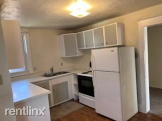 Building Photo - 2 br, 1 bath Triplex - 316 ½ E Broadway St