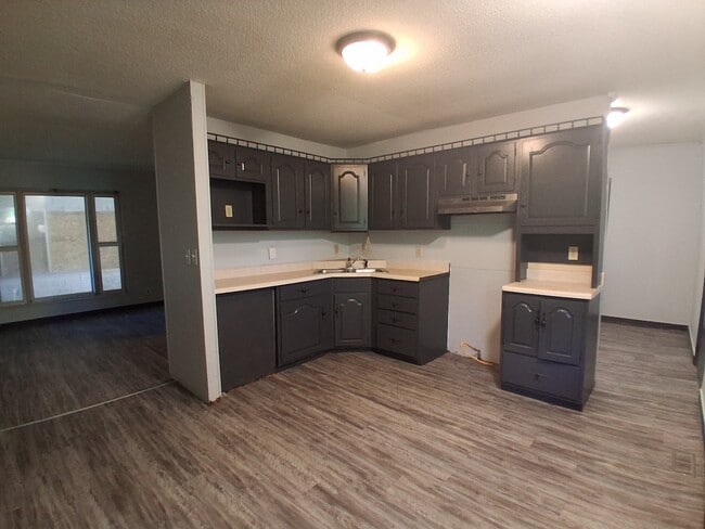 Building Photo - 1102 Harmon St