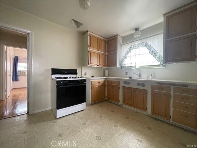 Foto del edificio - 2259 S San Antonio Ave