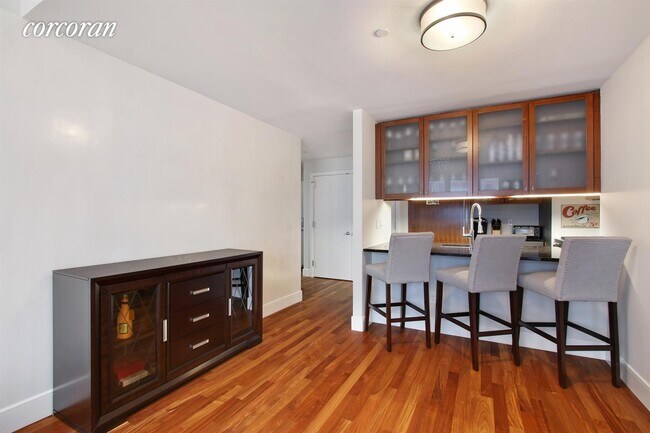 Foto del edificio - 250 E 53rd St