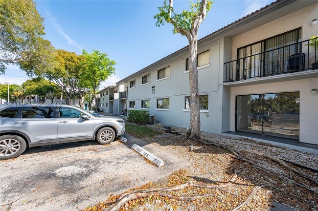 Foto del edificio - 7095 NW 179th St