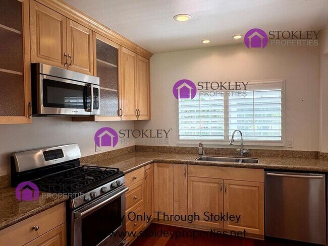Building Photo - 158 Cameo Dr