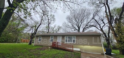 Building Photo - 10716 Bennington Ave