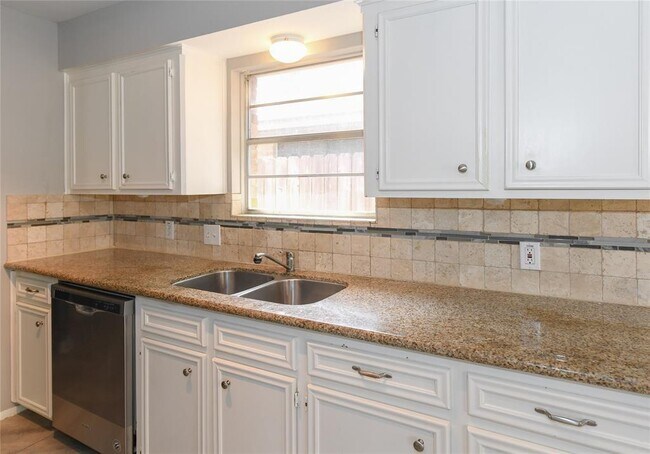 Building Photo - 5334 Friar Tuck Dr