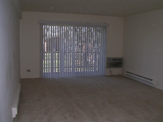Building Photo - Mt. Prospect 1 Bedroom Courtyard View