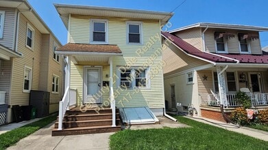 Building Photo - 636 Dallas St