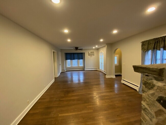 Foto del edificio - 1515 Carmel Blvd